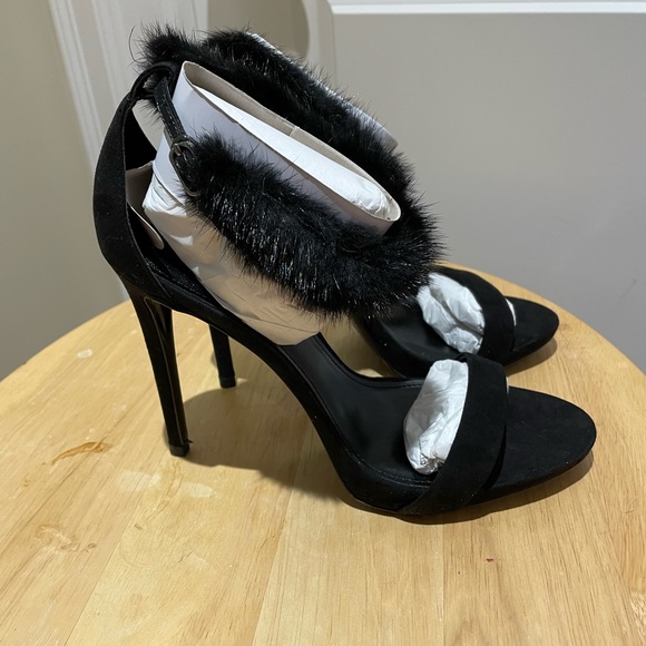 New in box Charles and Keith pink strap heels - Picture 6 of 7